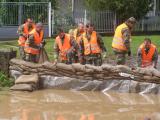 Pomoc prslunkov 13.mpr pri povodach v Pl᚝ovciach a Ipeskom Sokolci